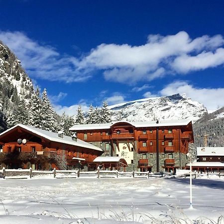 Le Rocher Hotel Champoluc Bagian luar foto