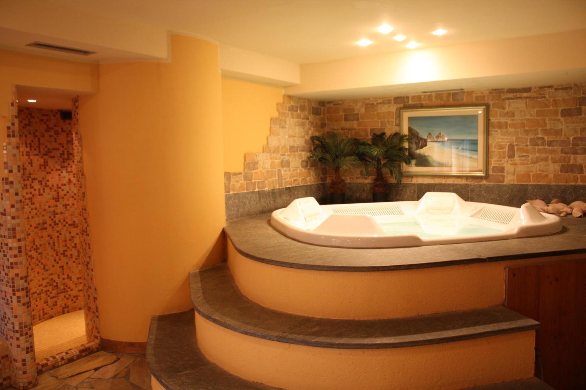 Le Rocher Hotel Champoluc Bagian luar foto