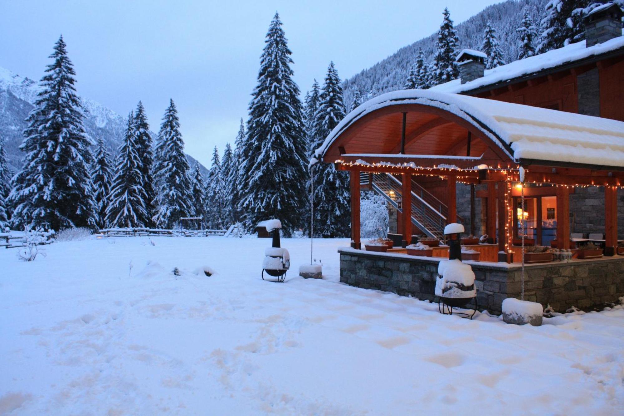 Le Rocher Hotel Champoluc Bagian luar foto