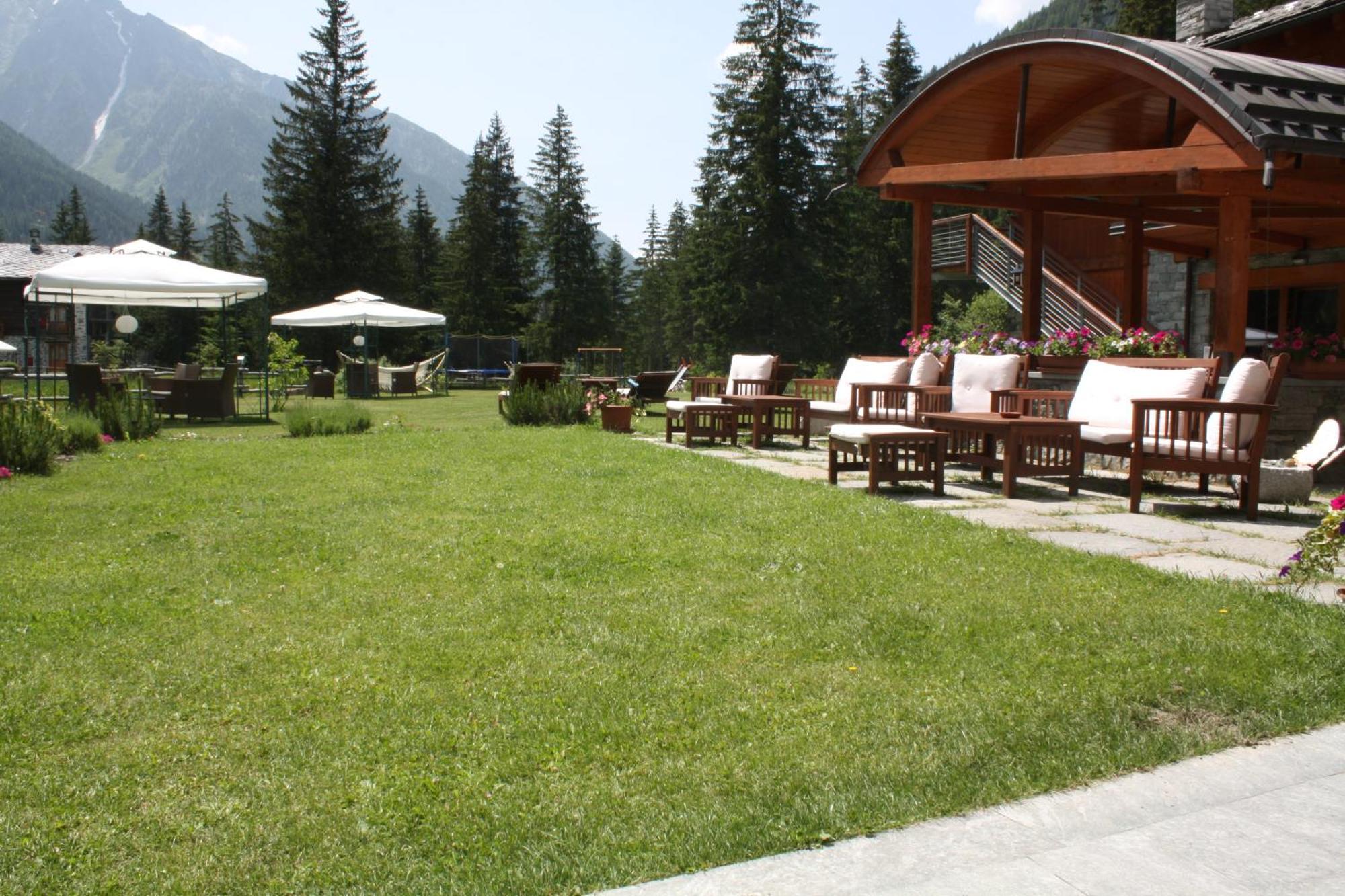 Le Rocher Hotel Champoluc Bagian luar foto