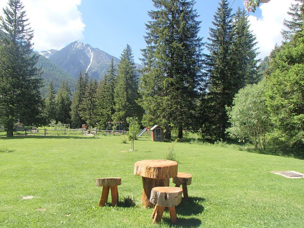 Le Rocher Hotel Champoluc Bagian luar foto