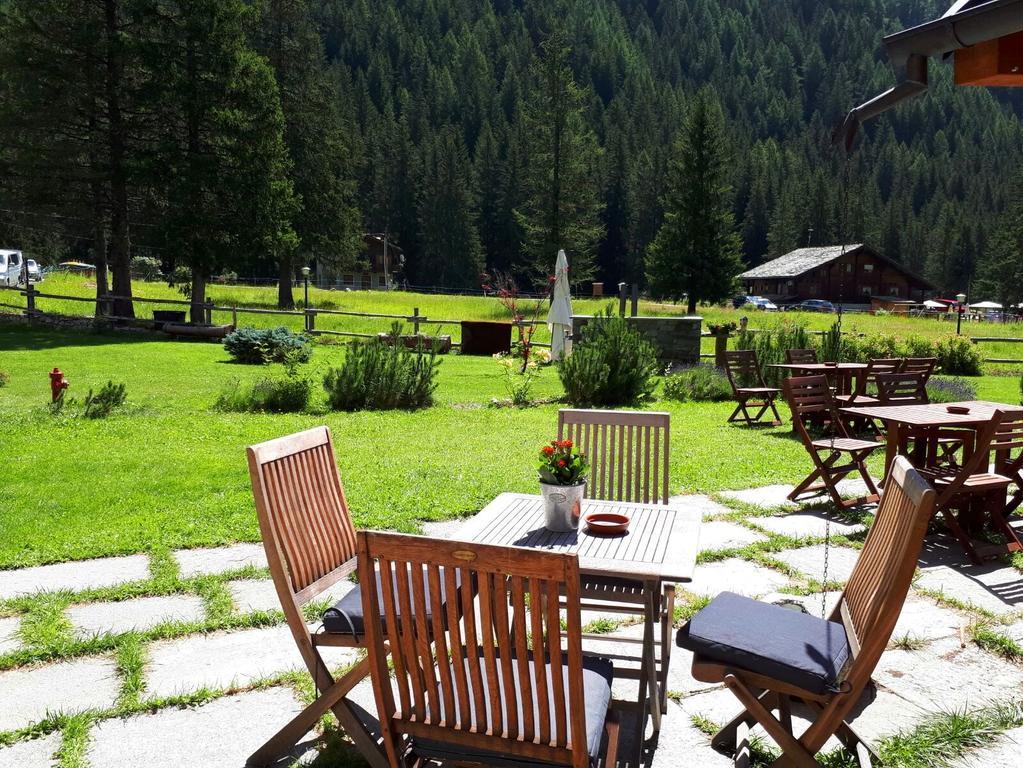 Le Rocher Hotel Champoluc Bagian luar foto